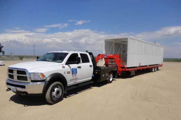 Hotshot truck for expedited freight delivery