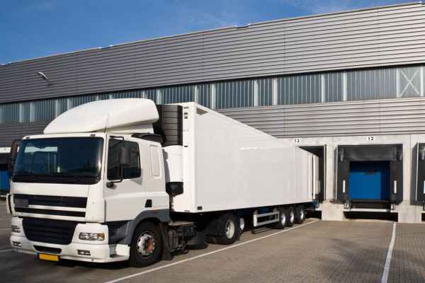 Reefer truck for temperature-controlled freight