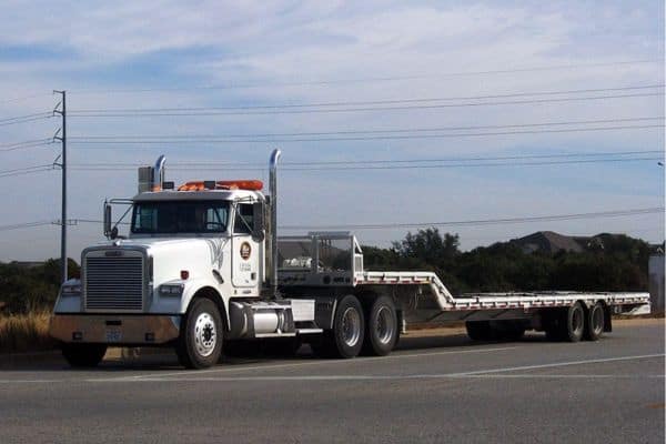 Stepdeck truck for multi-level freight transport